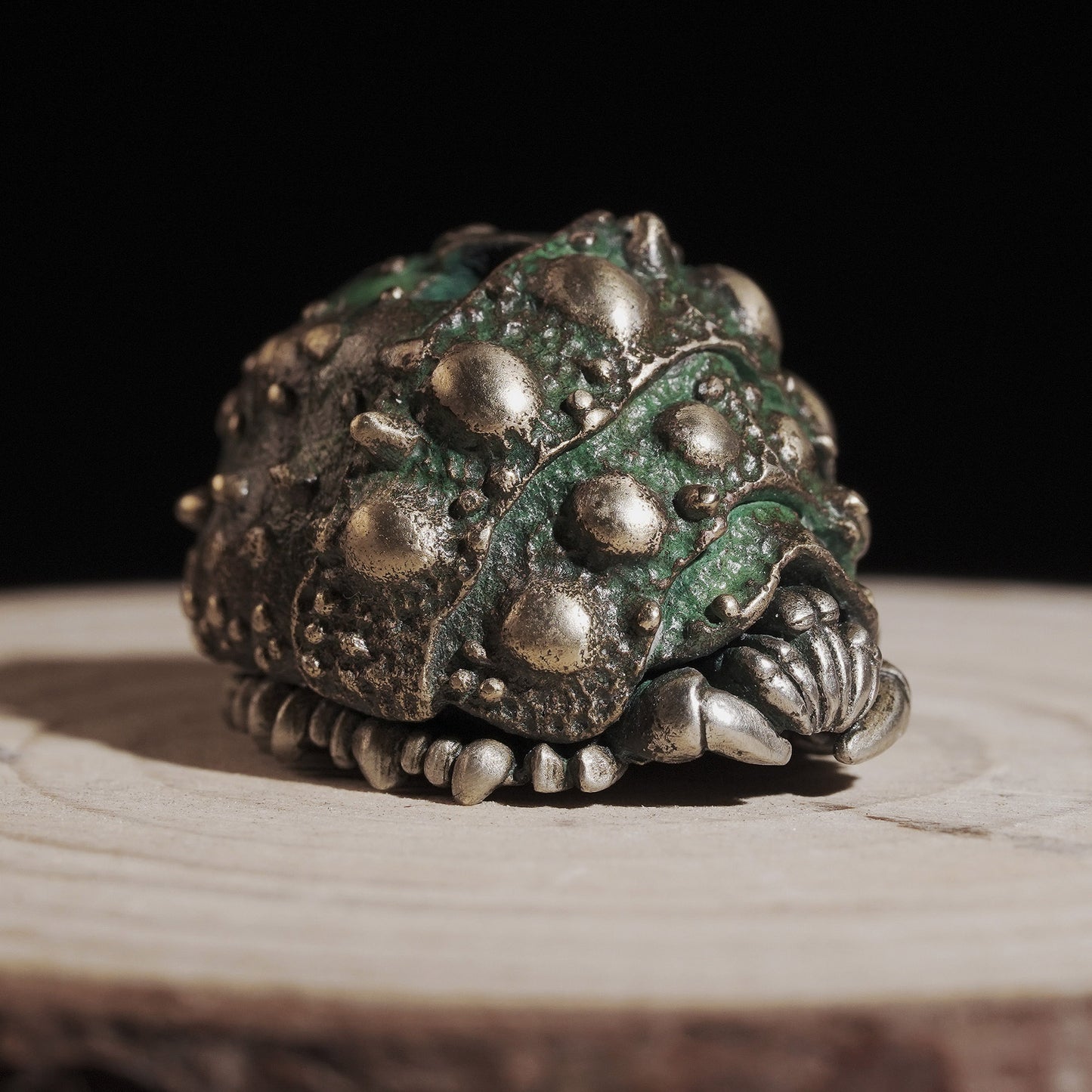 Paracord bead Bug Ohmu in Valley of the wind knife bead