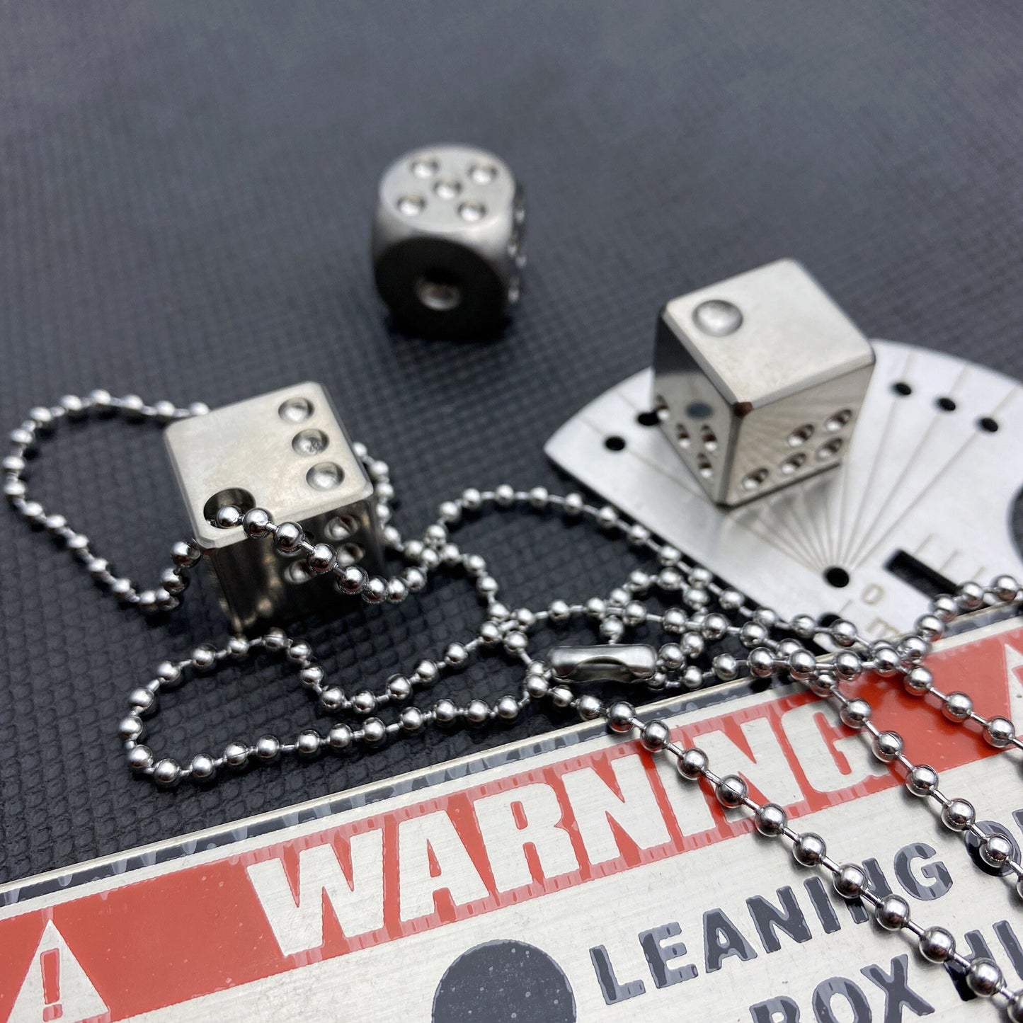 Solid Titanium Dice, EDC toys, Drinking Props, Party Supplies, Game dice, Running Dice, Traditional Dice, Metal Dice, Toys, D6, Creative Toy