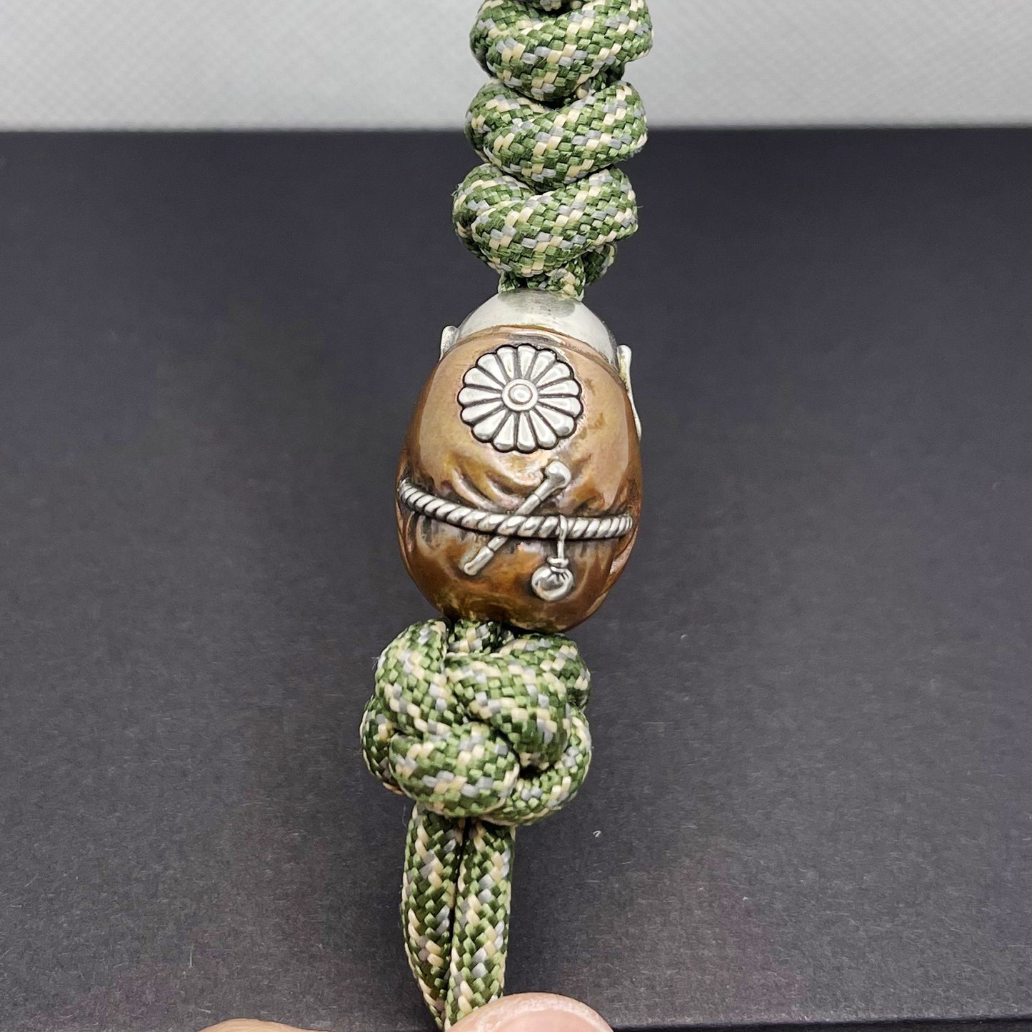 Silver Paracord bead "Japanese Ghost Nurarihyon Bead" lanyard knife bead-EDC-handmade custom bead-gift for men-Cool zipper puller
