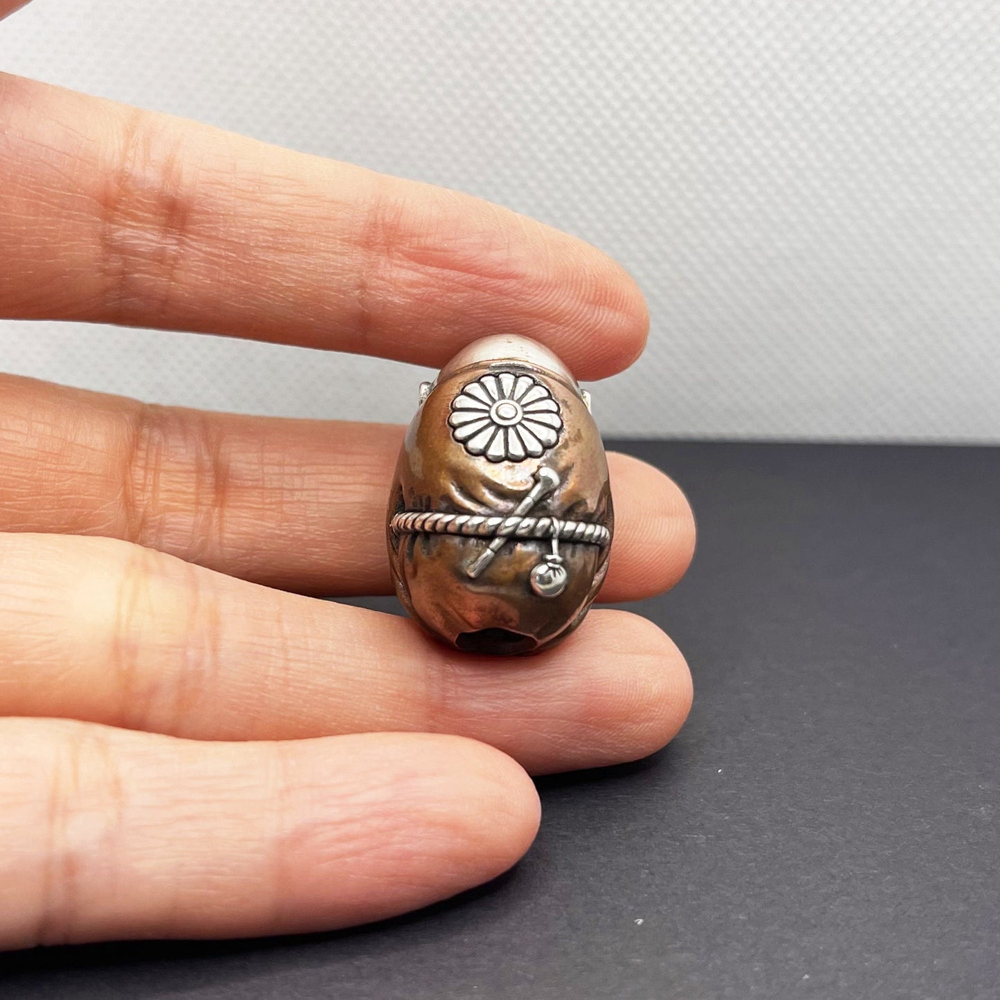 Silver Paracord bead "Japanese Ghost Nurarihyon Bead" lanyard knife bead-EDC-handmade custom bead-gift for men-Cool zipper puller